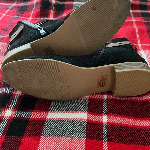 OLIVE STREET Ankle Bootie - Picture 7 of 9